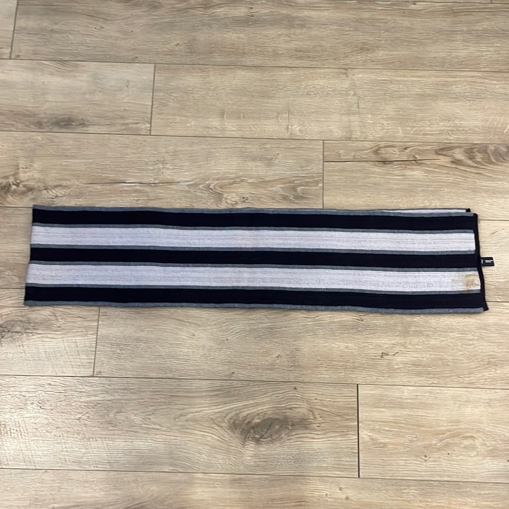 Gap scarf